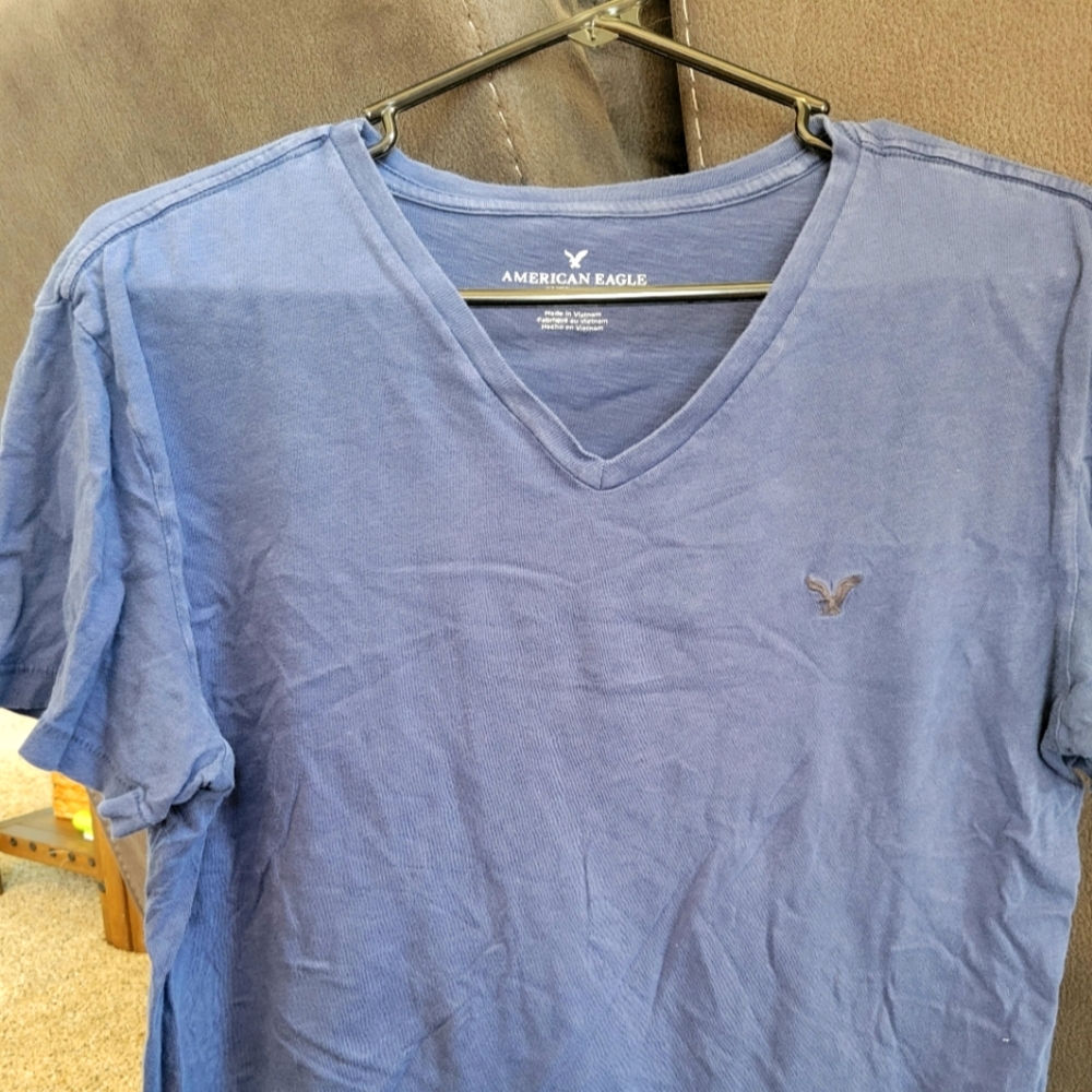 American eagle v neck t shirt